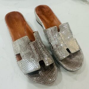 L’Amour Des Pieds- size 7-metallic sandals